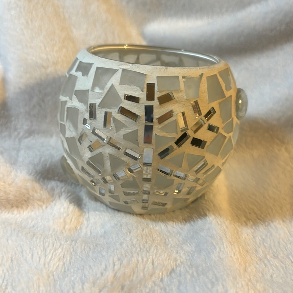 Snowflake Mosaic Candle holder/ looks super pretty - great decor item